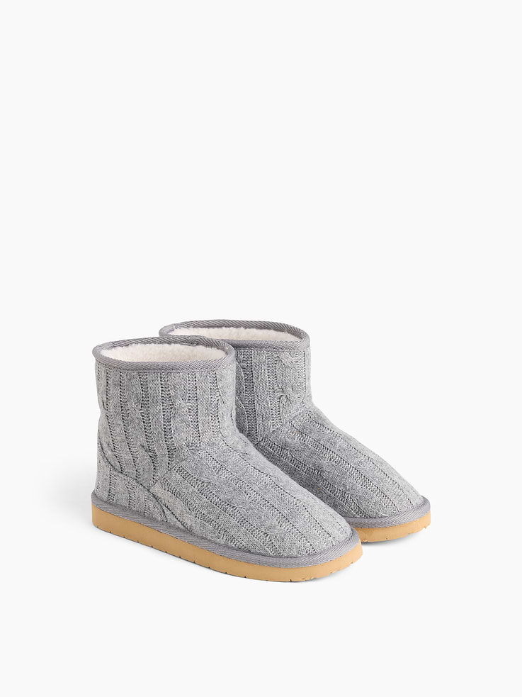 L'image numéro 2 présente Bottes en tricot avec doublure en sherpa pour Bébé