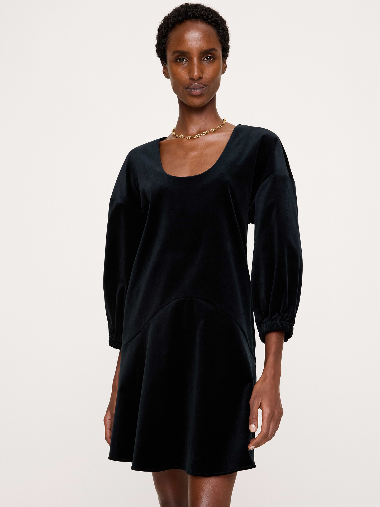 Image 4 de 7, Robe courte en velours à manches bouffantes