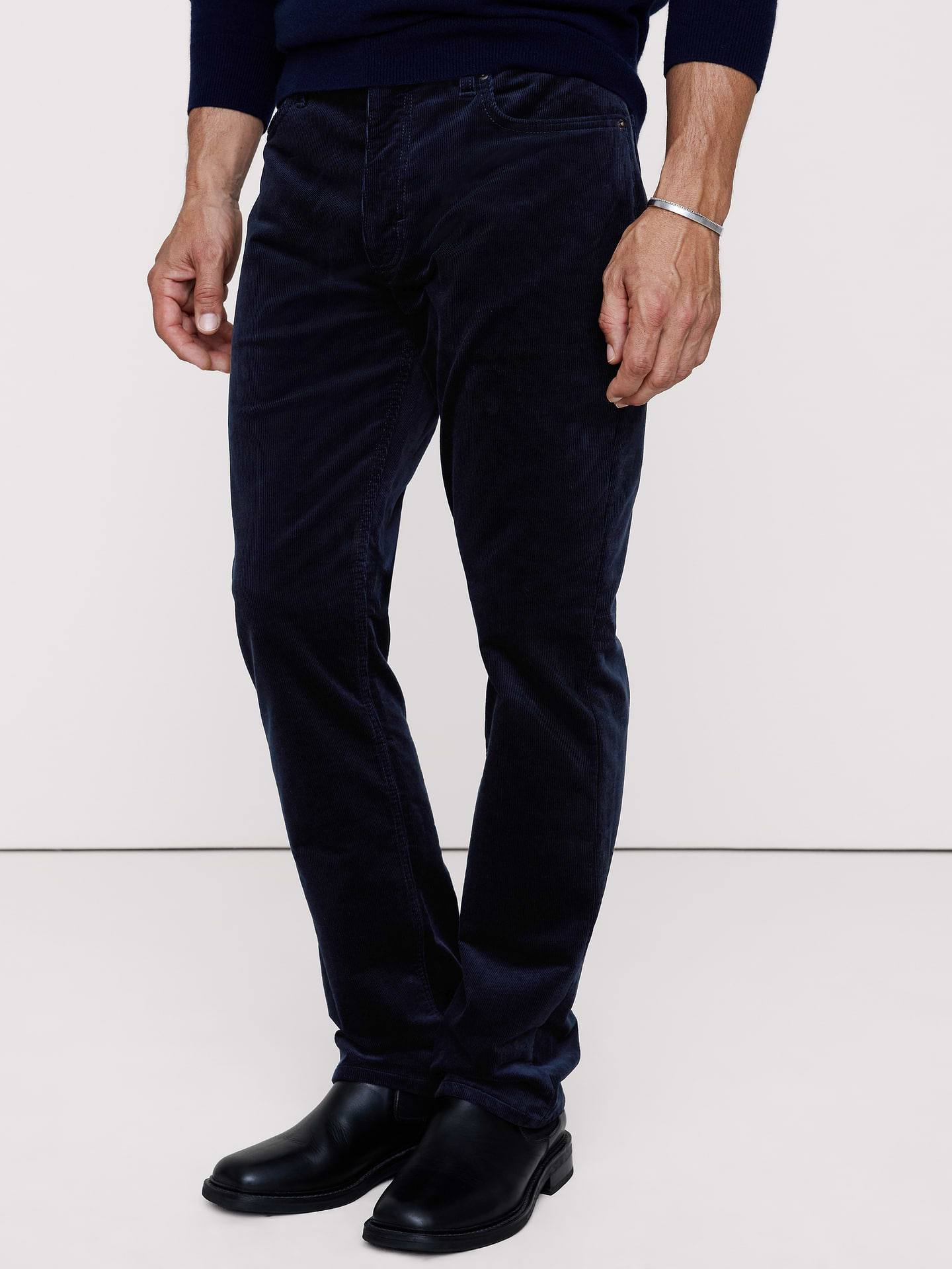 L'image numéro 6 présente Pantalon Voyageur droit en velours côtelé