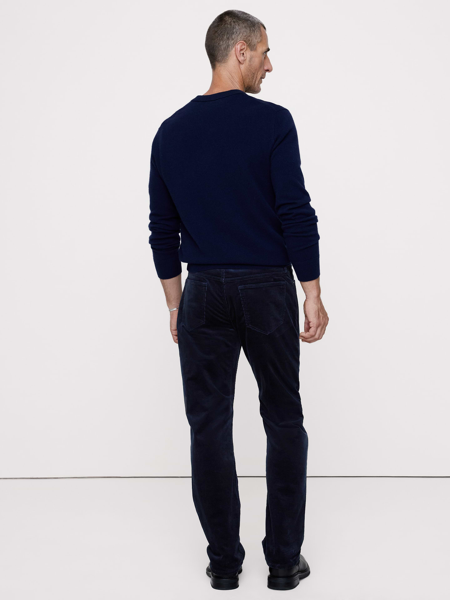 L'image numéro 5 présente Pantalon Voyageur droit en velours côtelé