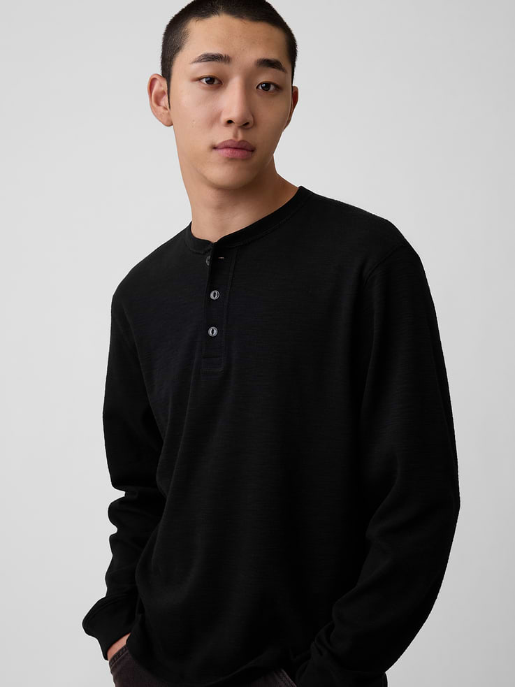 L'image numéro 4 présente T-shirt décontracté henley