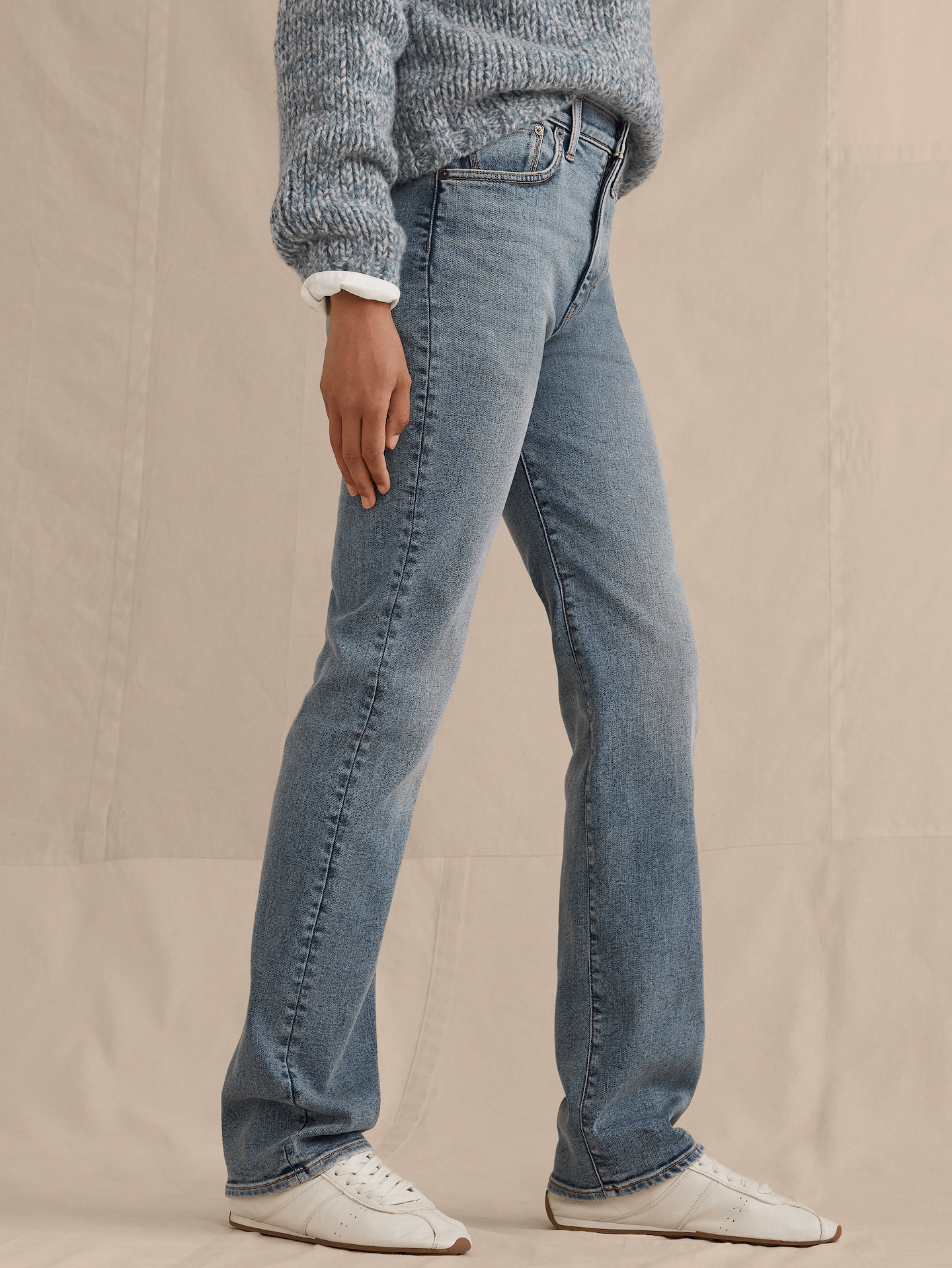 L'image numéro 8 présente Jean étroit à taille haute
