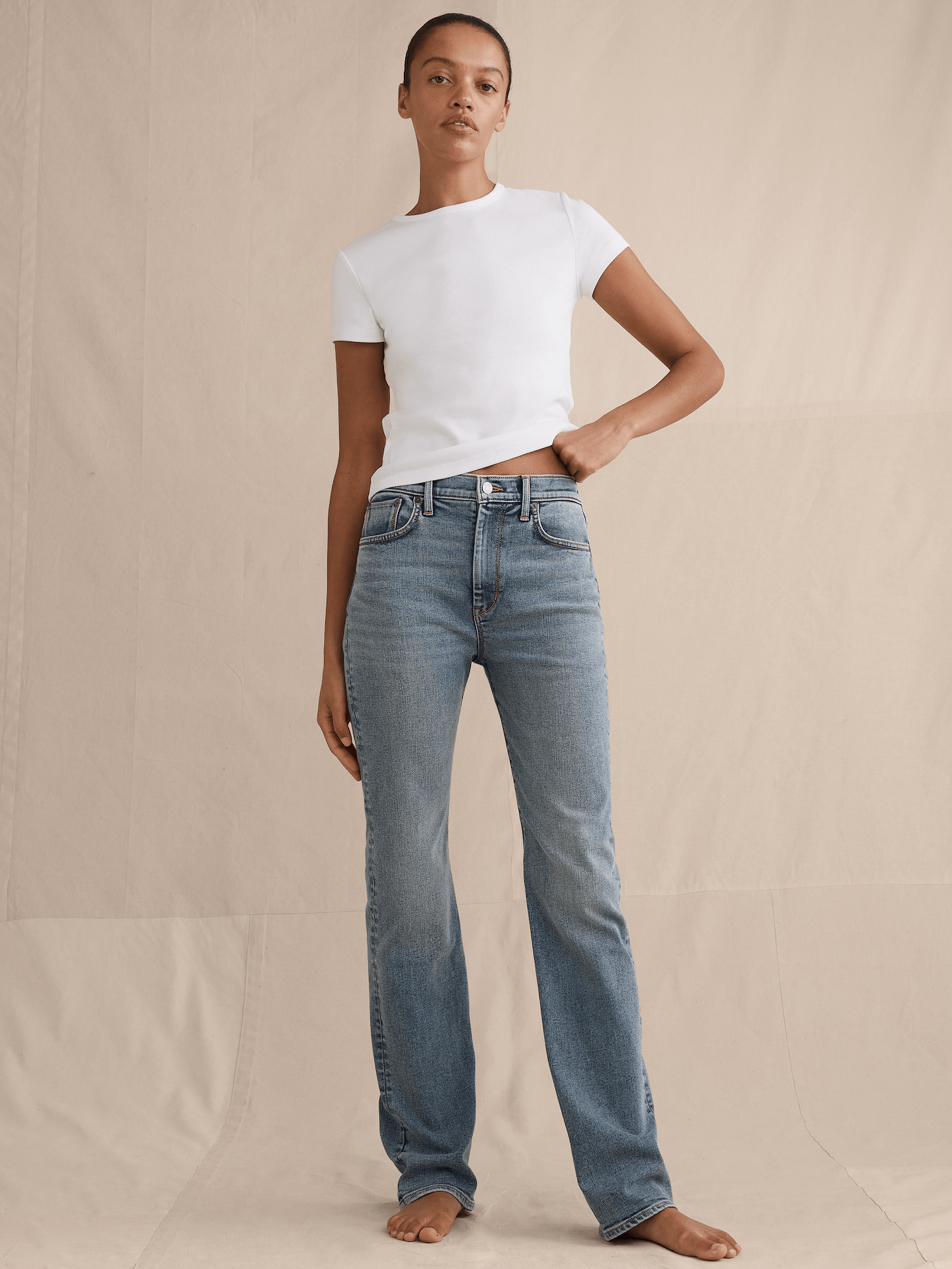 L'image numéro 4 présente Jean étroit à taille haute