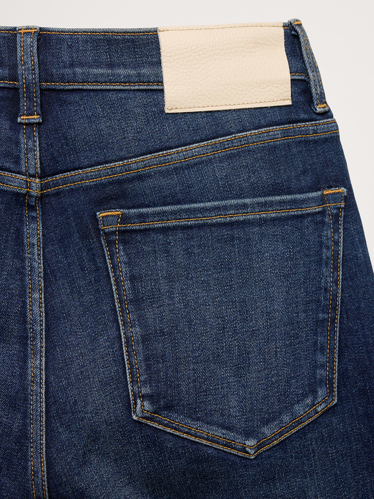 L'image numéro 6 présente Jean évasé à taille haute