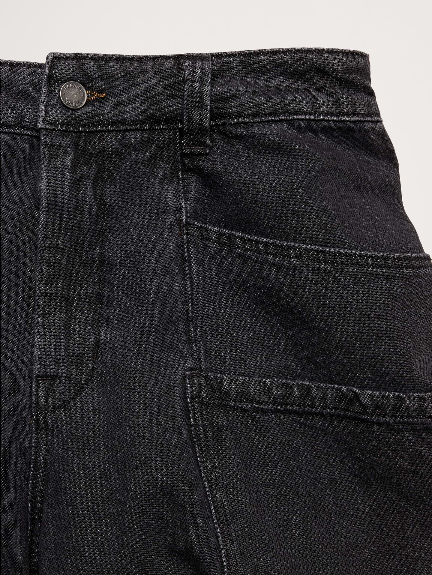 L'image numéro 6 présente Jean court ample à taille basse