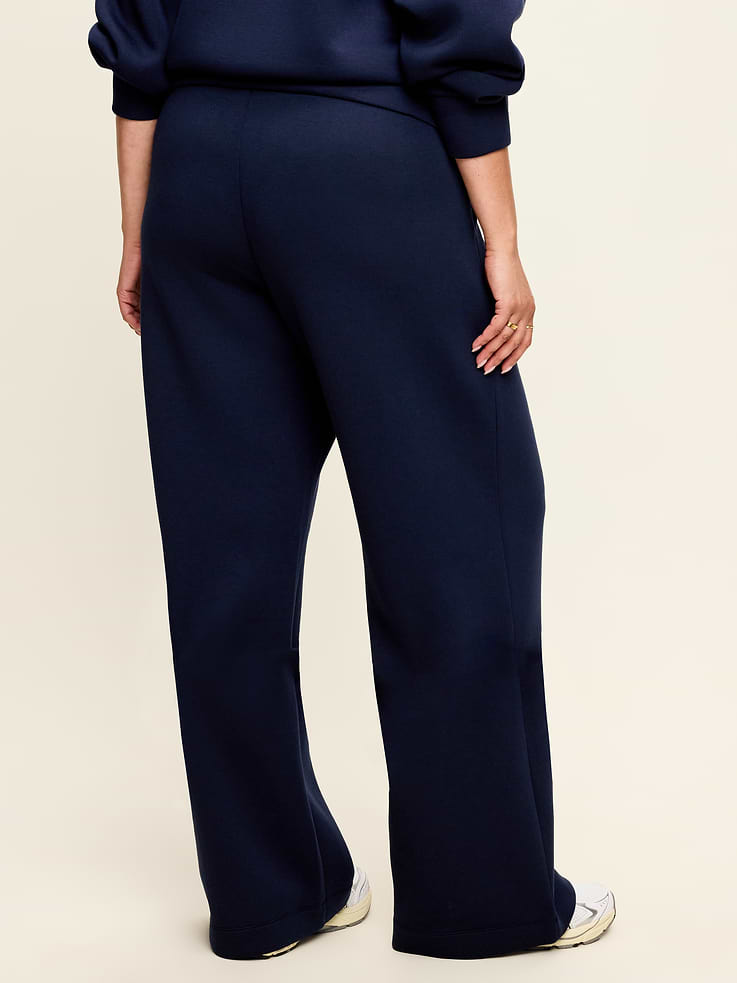 Image number 9 showing, High-Waisted Bounce Fleece Wide-Leg Sweatpants