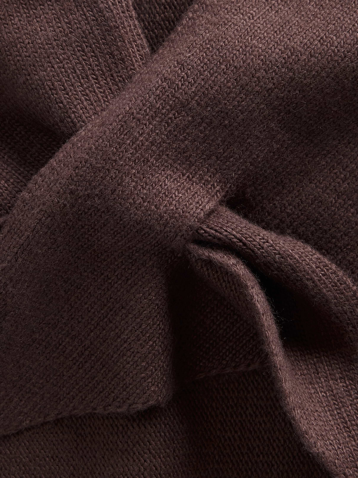 L'image numéro 4 présente Écharpe triangulaire en tricot