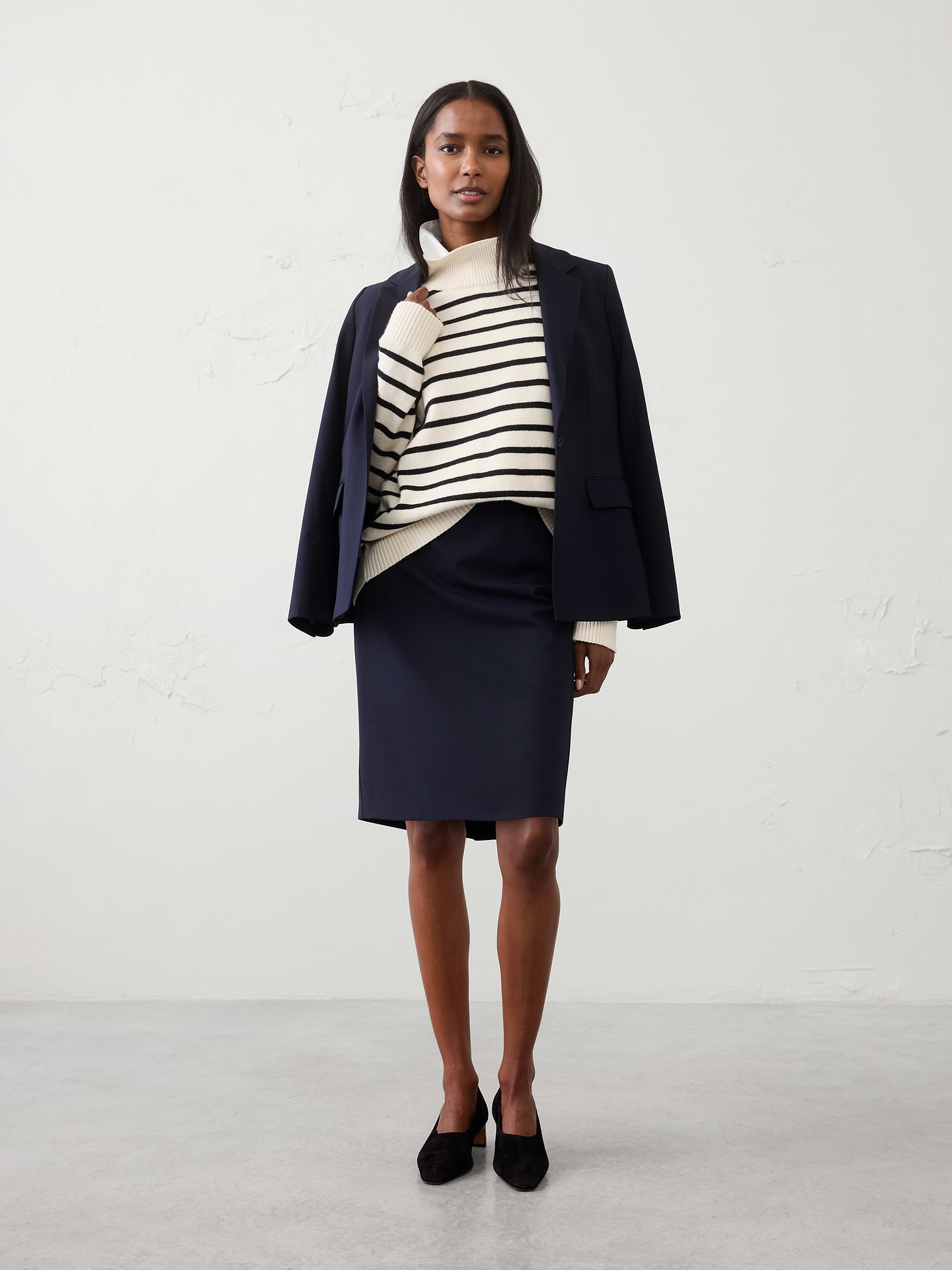 Image 1 of 4, Our best‑selling work skirt returns in our Sculpted Stretch fabrication, offering the perfect balance of softness, structure, and comfort. Designed to coordinate effortlessly with suiting blazers, it makes creating polished, mix‑and‑match looks easier than ever., SUSTAINABILITY: Made with 67% recycled polyester., High rise waistband., Smooth front., Fitted through the waist and hips., Invisible back zipper closure., Center back vent., Made exclusively for Banana Republic Factory., Product #1179595
