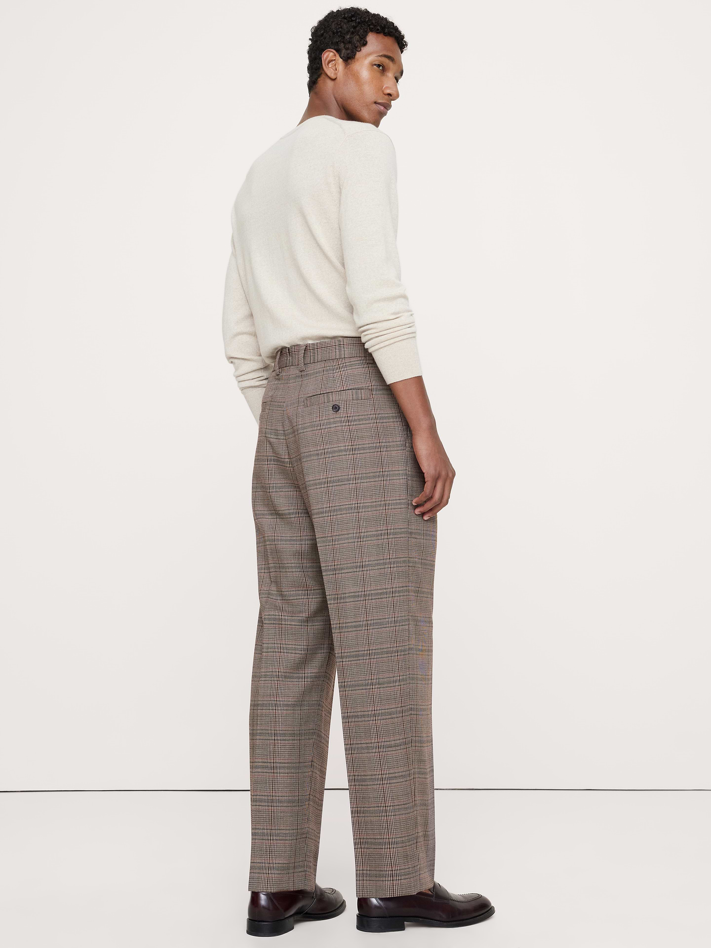 L'image numéro 3 présente Pantalon de complet ample à plis en laine italienne