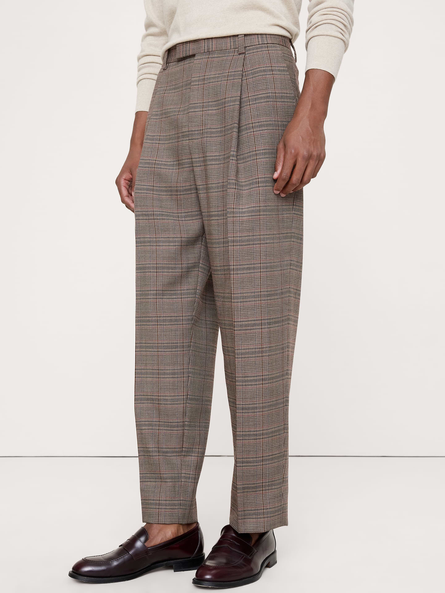 L'image numéro 4 présente Pantalon de complet ample à plis en laine italienne