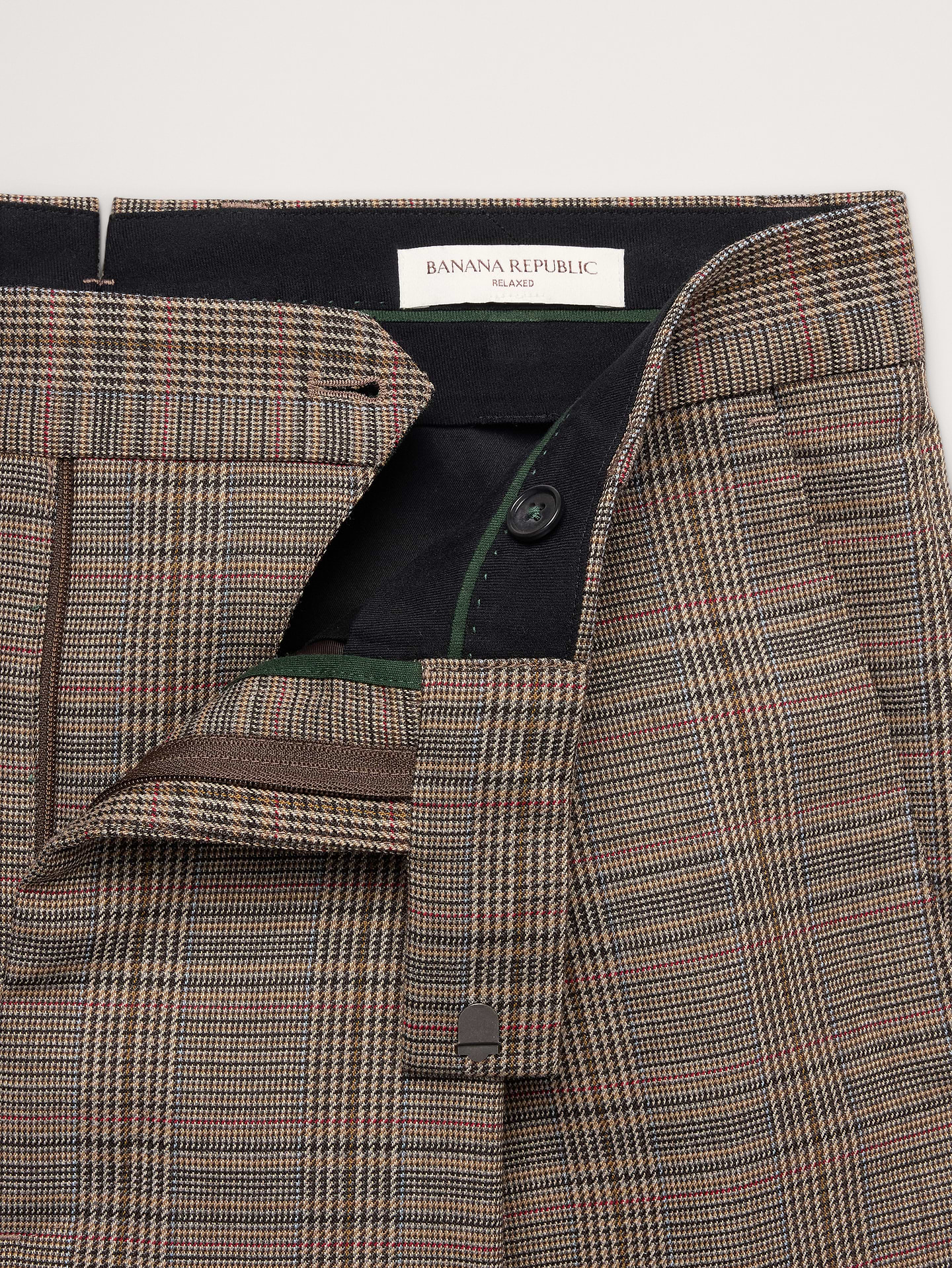 L'image numéro 7 présente Pantalon de complet ample à plis en laine italienne