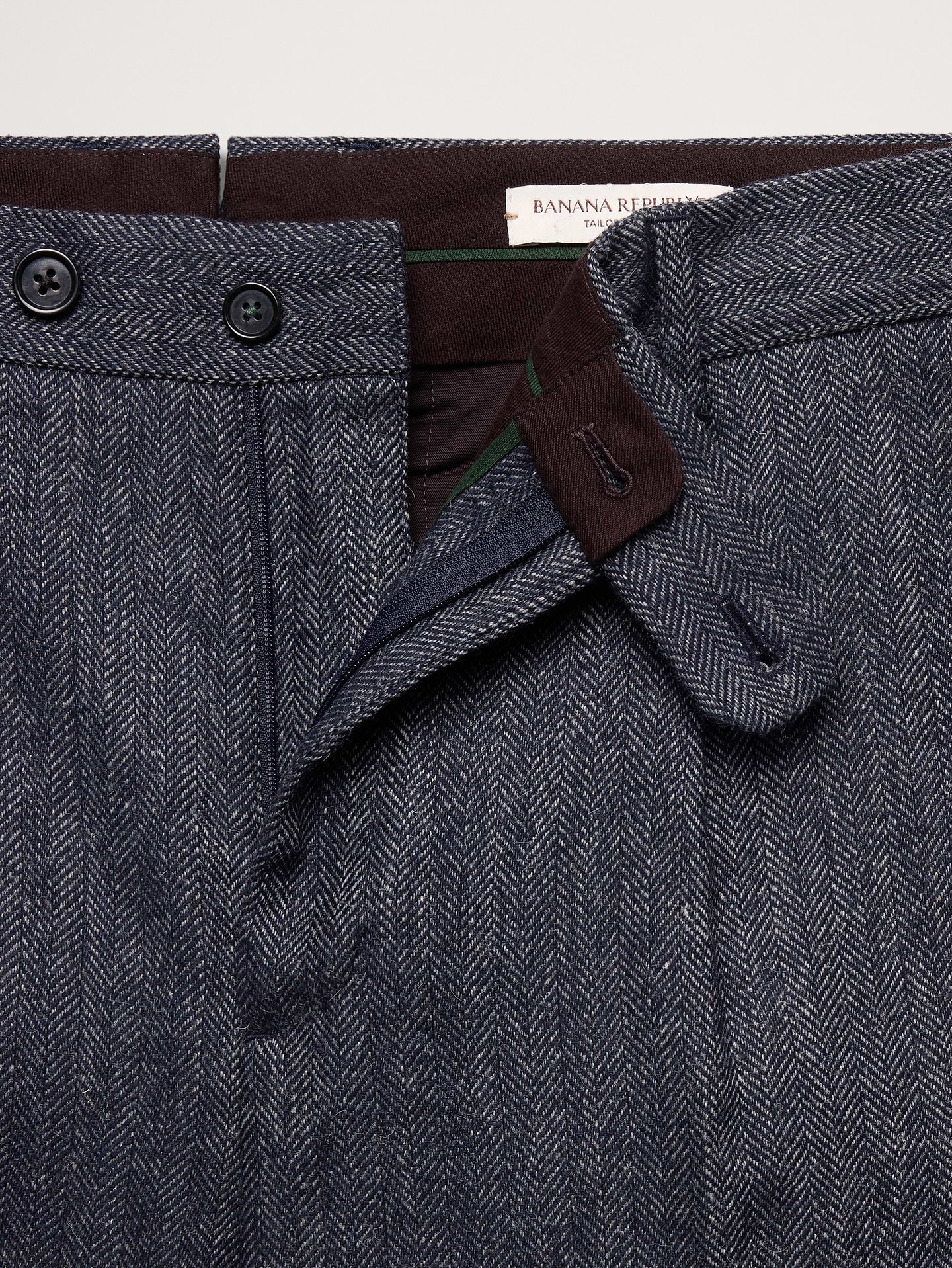 L'image numéro 7 présente Pantalon de complet en tissu italien à chevrons