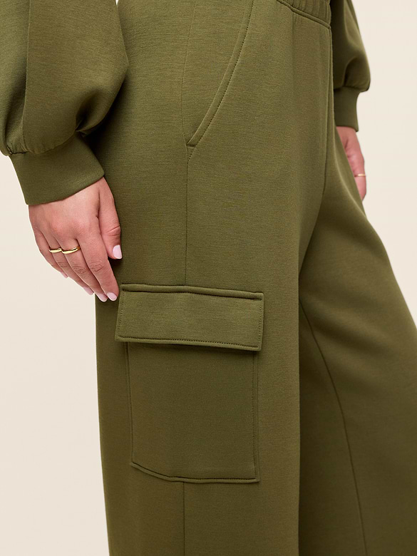 High-Waisted Bounce Fleece Wide-Leg Cargo Sweatpants