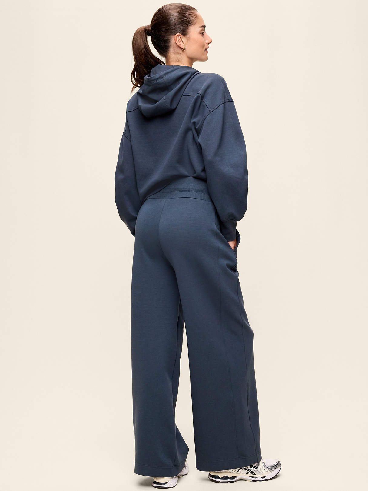 Extra High-Waisted Dynamic Fleece Wide-Leg Sweatpants | Old Navy