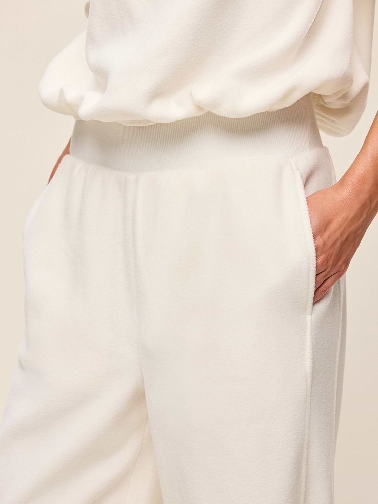 L'image numéro 4 présente Pantalon en micromolleton à jambe ultra-large à taille très haute