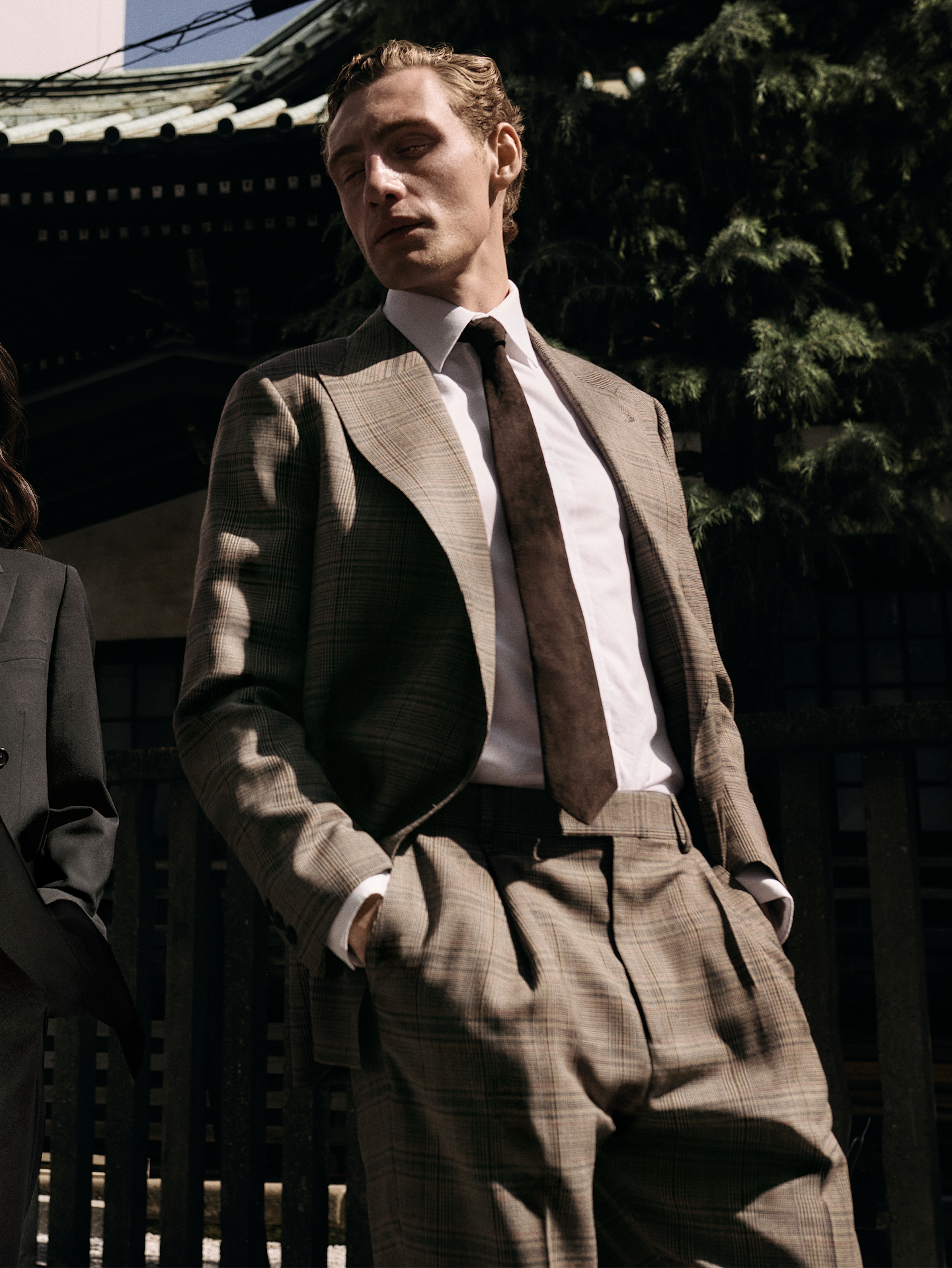 L'image numéro 8 présente Pantalon de complet ample à plis en laine italienne