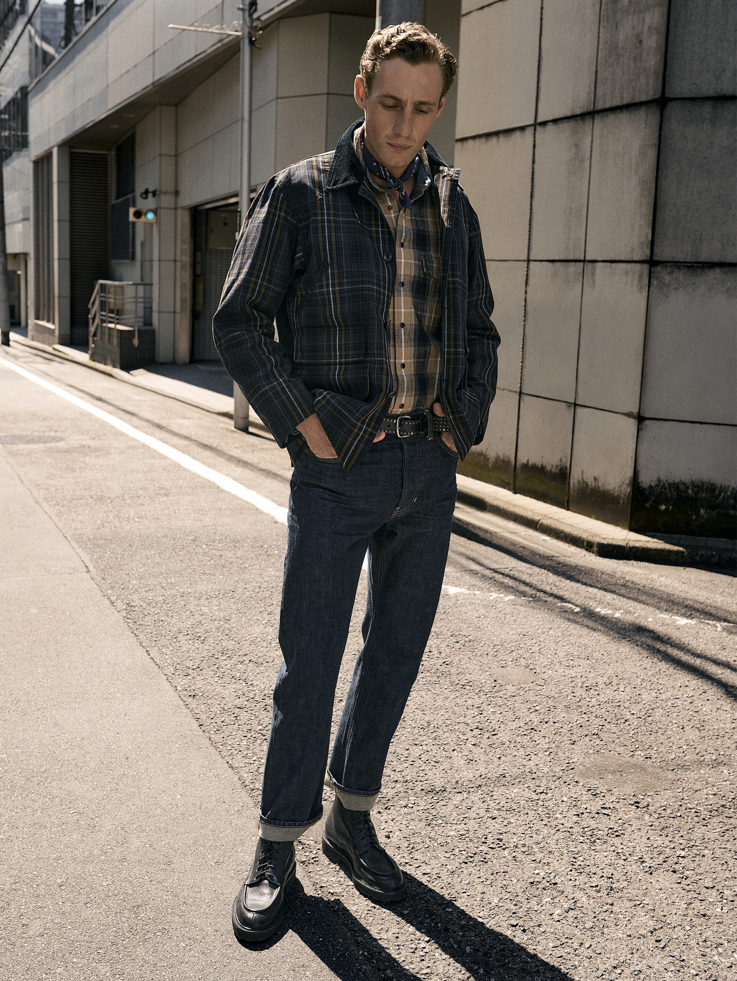 L'image numéro 7 présente Jean droit