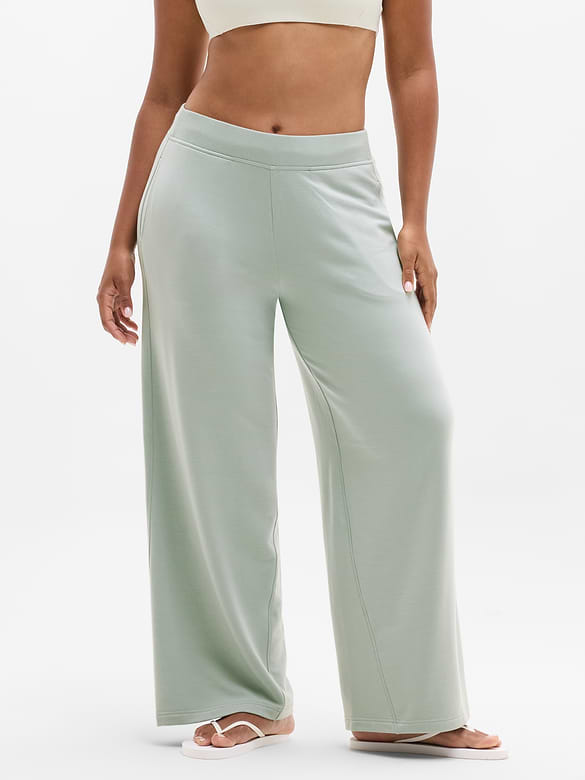 Coaster Luxe Straight Leg Pant