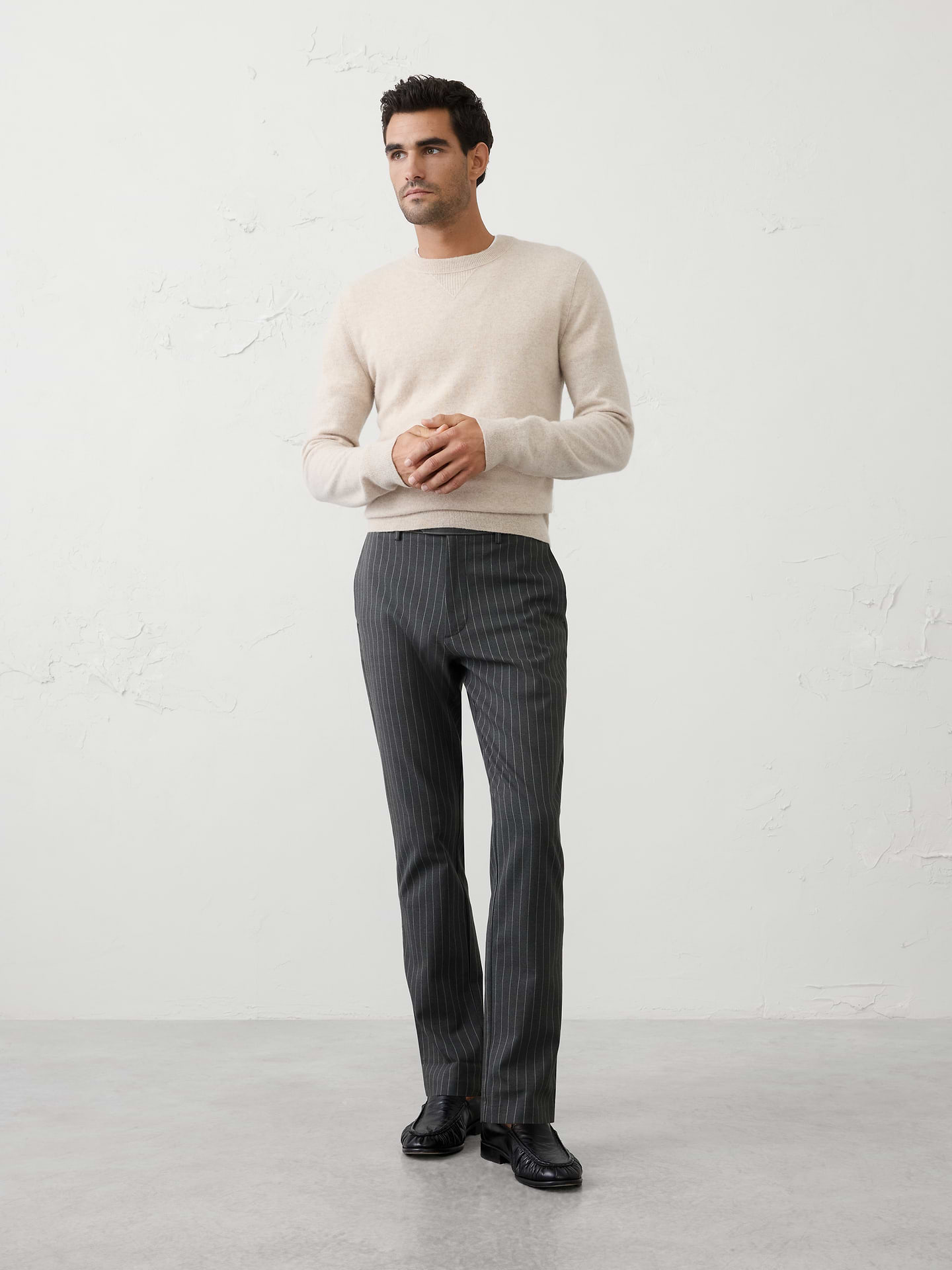 Image 1 of 4, Our signature patterned pant returns with updated seasonal prints in versatile colorways designed for a variety of occasions., Extended button closure with zip fly. Belt loops., Off-seam front pockets. Welt buttoned back pockets., Soft trouser crease., Made exclusively for Banana Republic Factory., Product #1175844