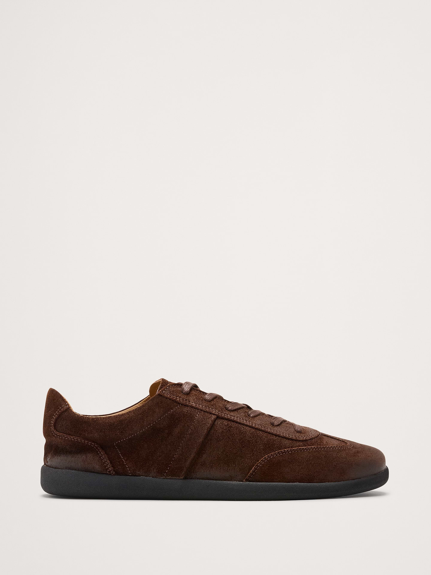 L'image numéro 1 présente Chaussures de sport en nubuck italien