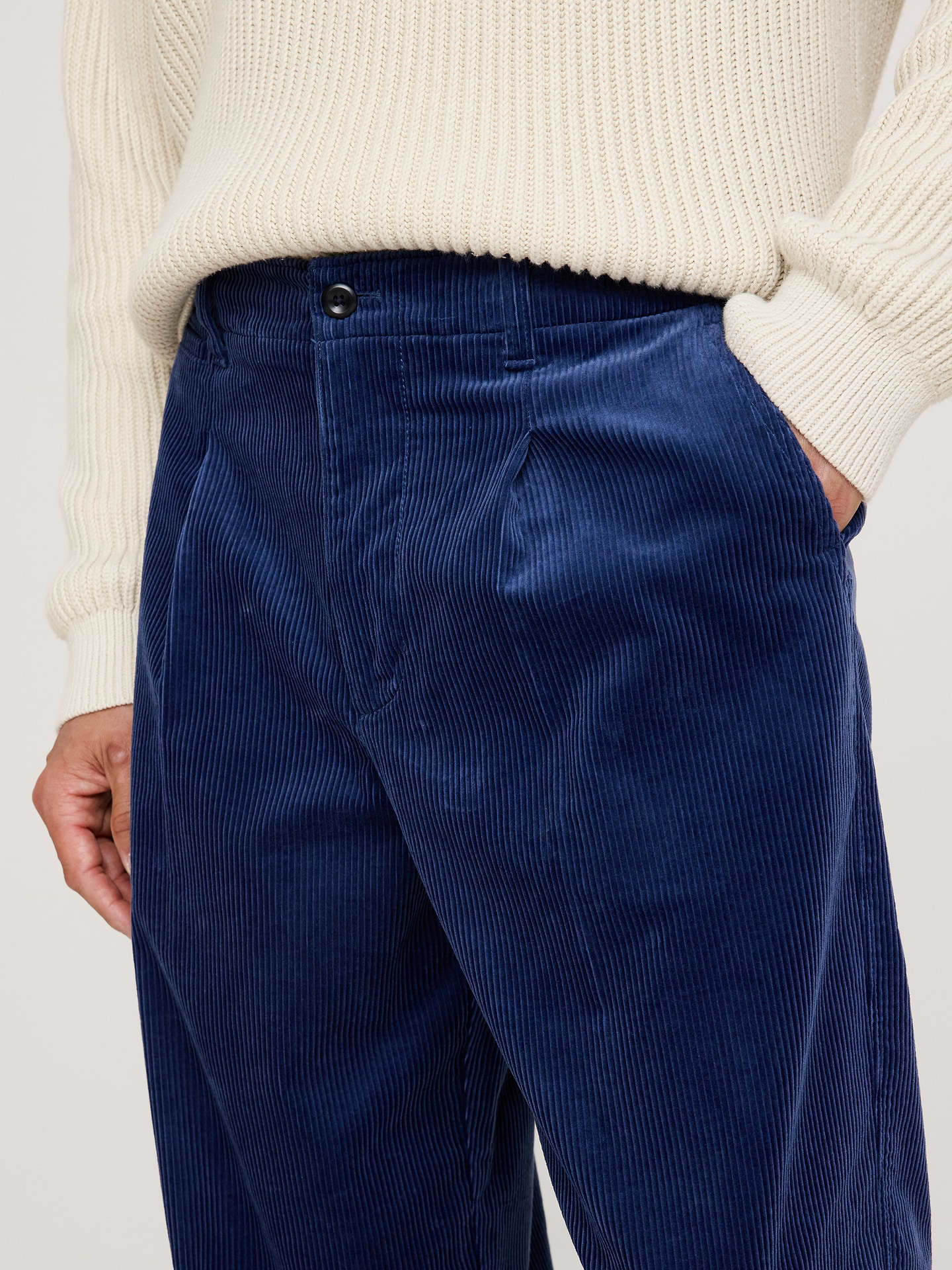 Image 6 de 8, Pantalon ample en velours côtelé plissé
