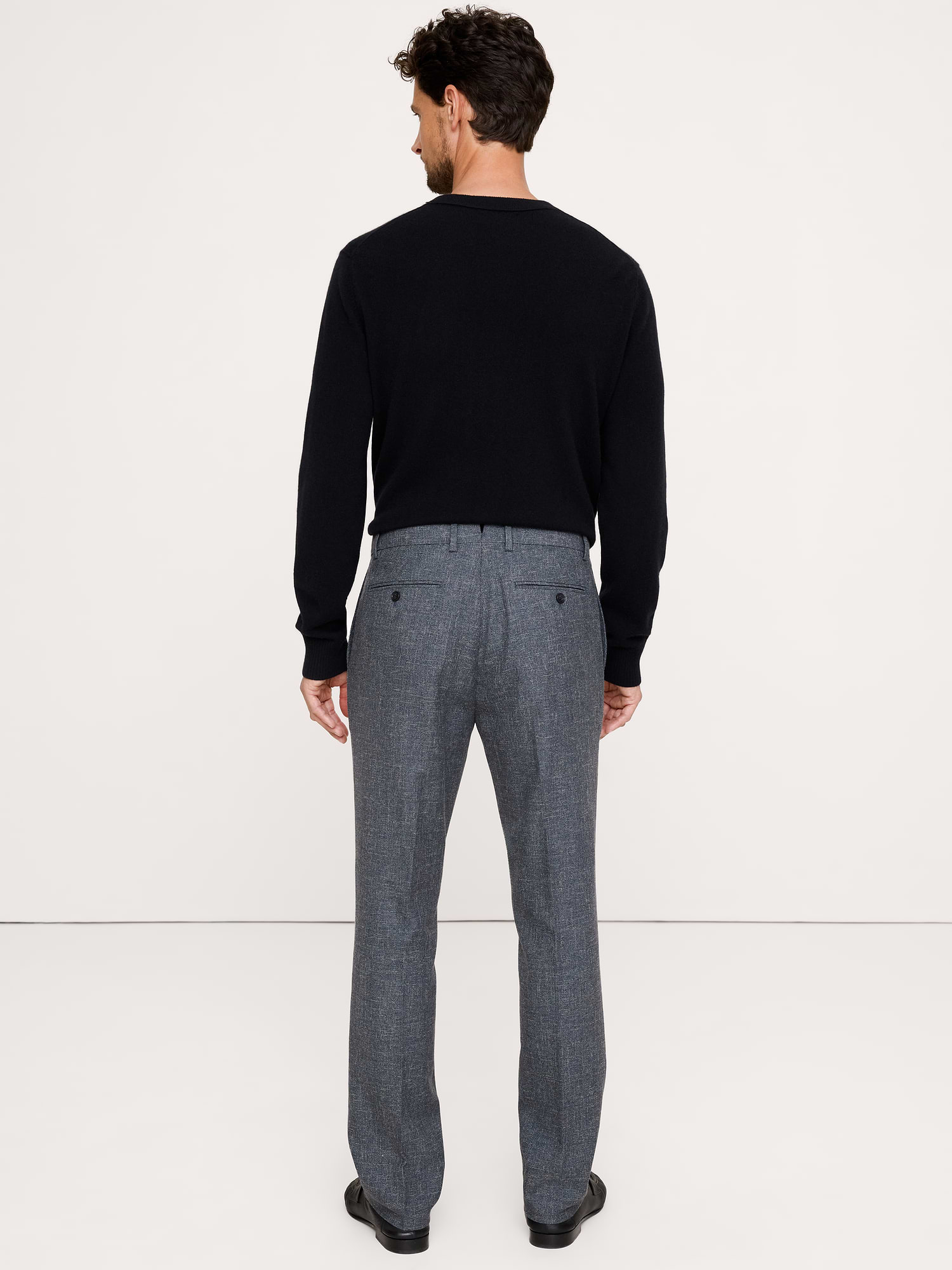 L'image numéro 5 présente Pantalon habillé coupe étroite cintrée en tissu infroissable à chevrons