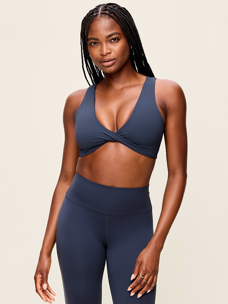 Image 8 of 8, Light Support StudioSmooth Twist-Front Sports Bra