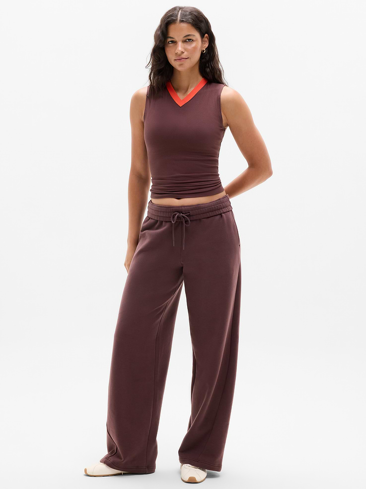 Image 1 of 5, FOR: Lounge and everyday movement, FEEL: Plush stretch fleece has a soft, brushed interior, FAVE: New and improved three-track waistband for extra support, Easy-access pockets to stash your essentials, Adjustable internal drawcord in waistband, Product #1174473