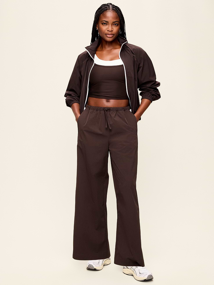 L'image numéro 2 présente Pantalon sport tissé léger à taille haute Tech Trek