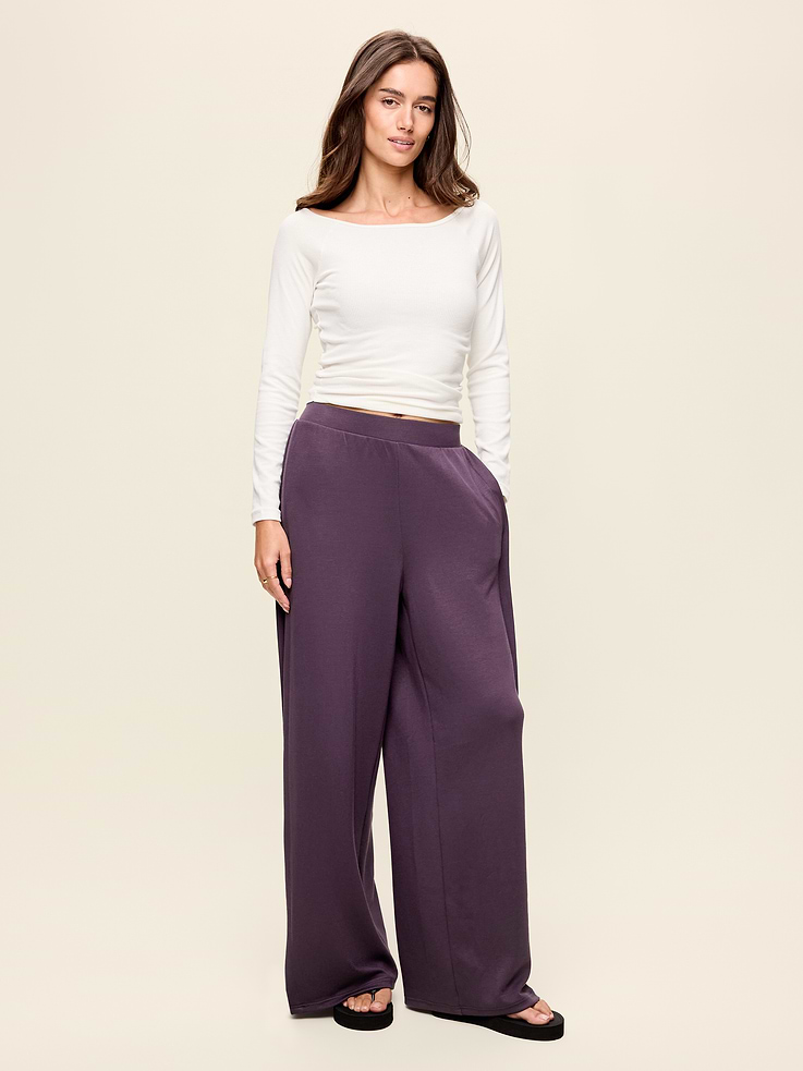 L'image numéro 2 présente Pantalon fluide à jambe large et taille haute en molleton cocooning