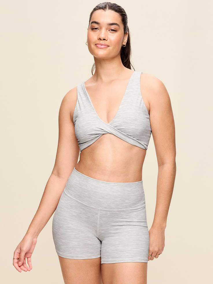 Image 4 of 9, Light Support StudioSmooth Twist-Front Sports Bra