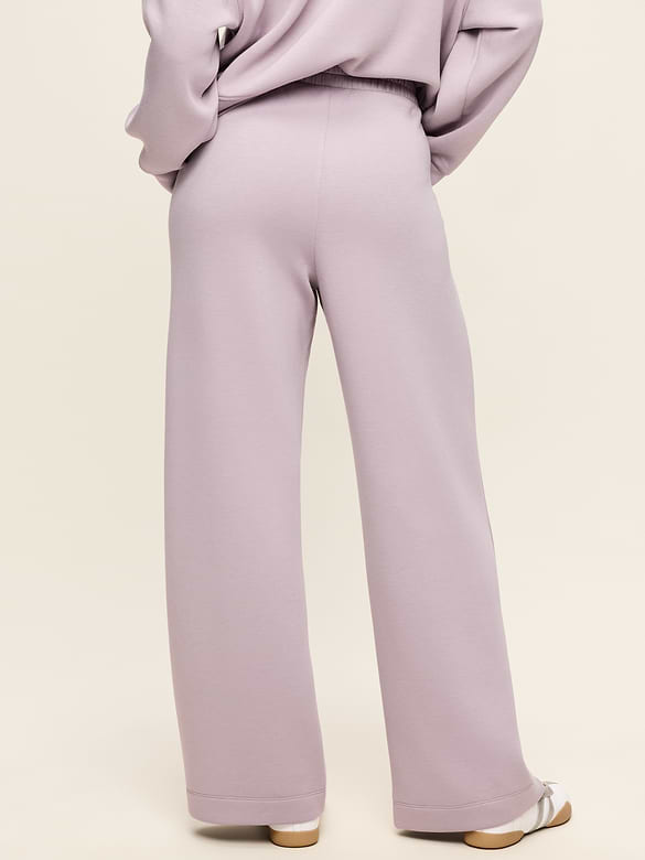 Pantalon jambe large à taille haute en molleton qui reprend sa forme