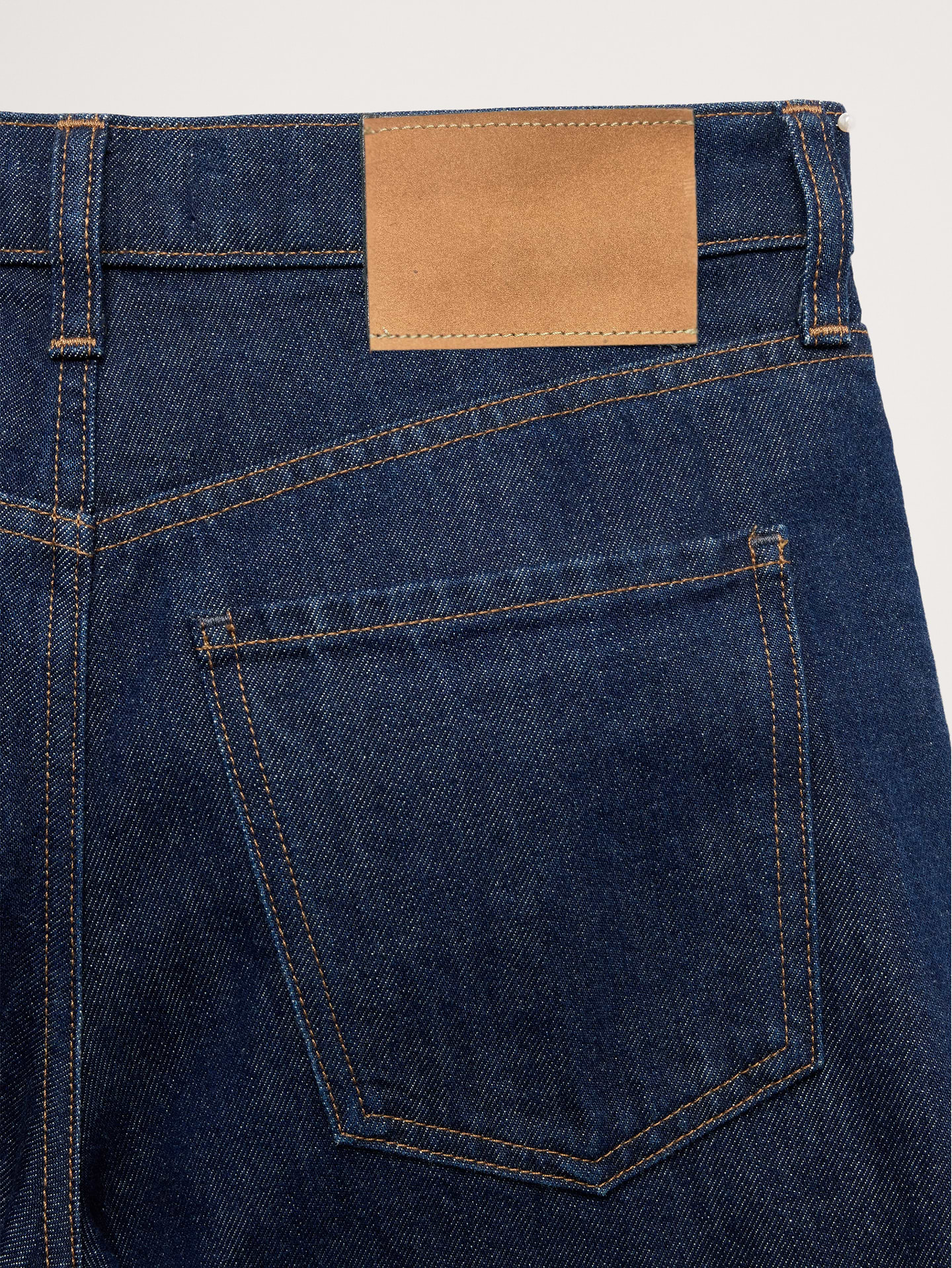 L'image numéro 6 présente Le célèbre jean classique à jambe large