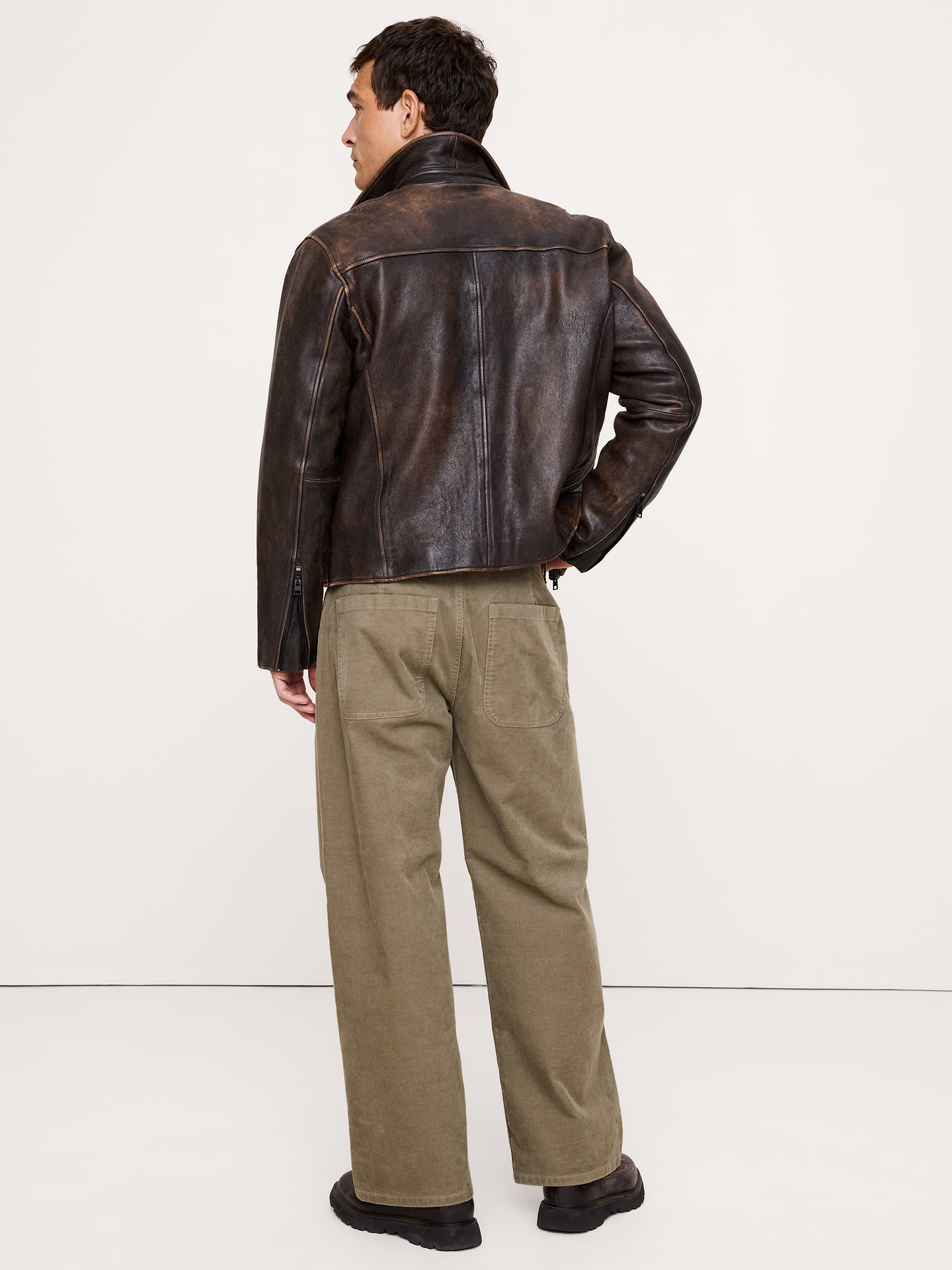 Image 2 de 8, Pantalon ample en velours côtelé