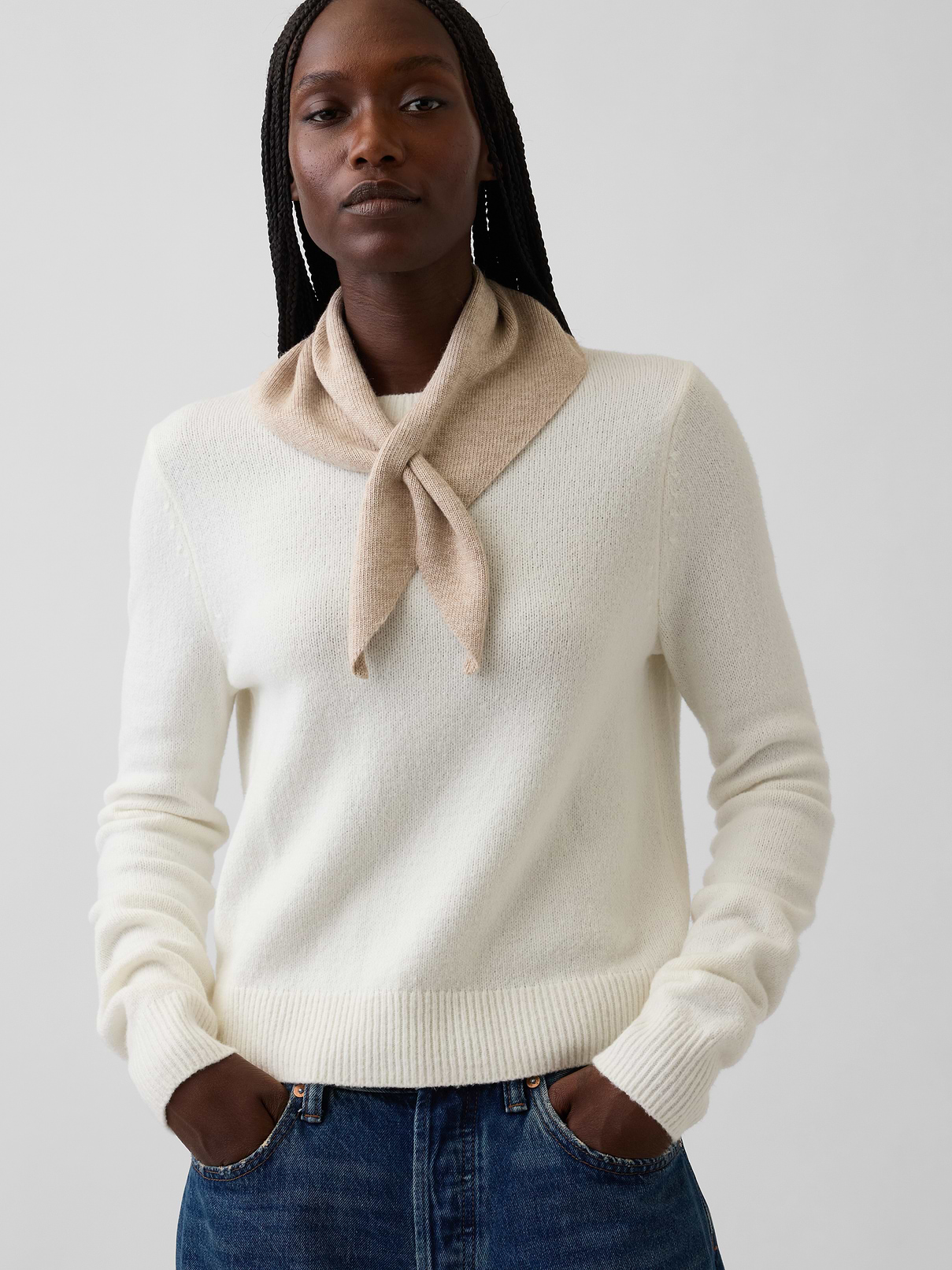 L'image numéro 2 présente Écharpe triangulaire en tricot