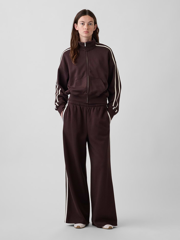 Image 1 of 6, Soft cotton-blend fleece baggy sweatpants. In a relaxed fit., Elasticized waist with inner drawcords., Side on-seam pockets., Taped double side stripes., Made with 52% Protocol cotton verified by the U.S. Cotton Trust Protocol, a program which works with farms committed to improving their environmental footprint by minimizing water usage and improving soil health (Claim No. 10127)., Made with 23% recycled polyester. Compared to virgin materials, using recycled materials helps reduce resource use and waste., Product #1188257