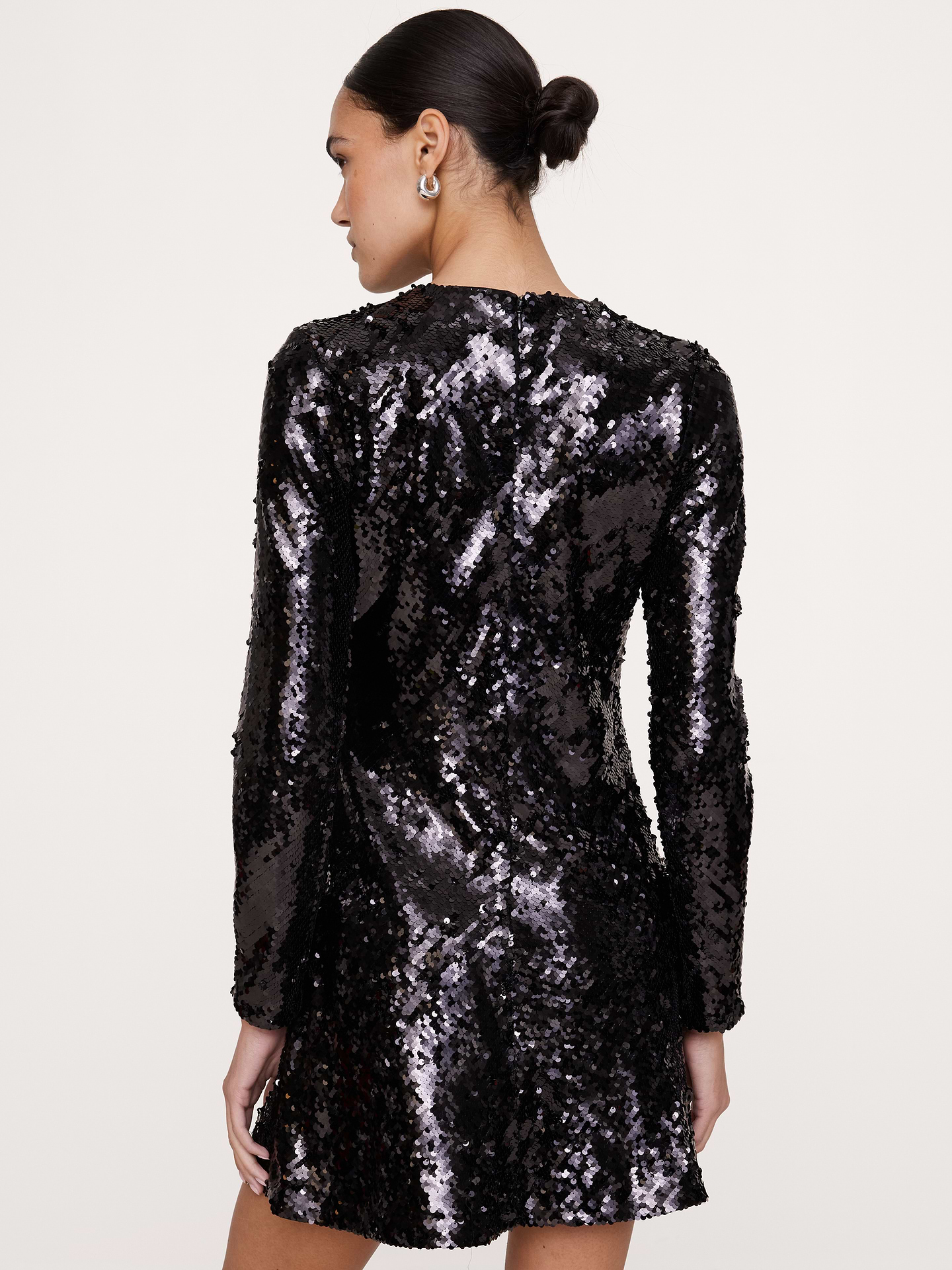 Image 3 de 4, Robe courte coupée en biais et rehaussée de paillettes