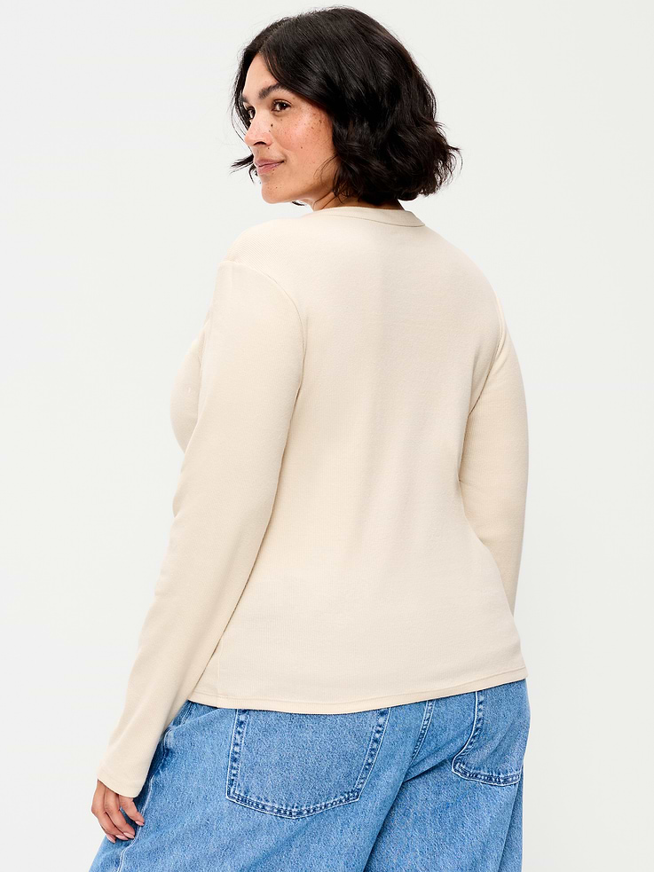 L'image numéro 8 présente T-shirt ajusté à manches longues