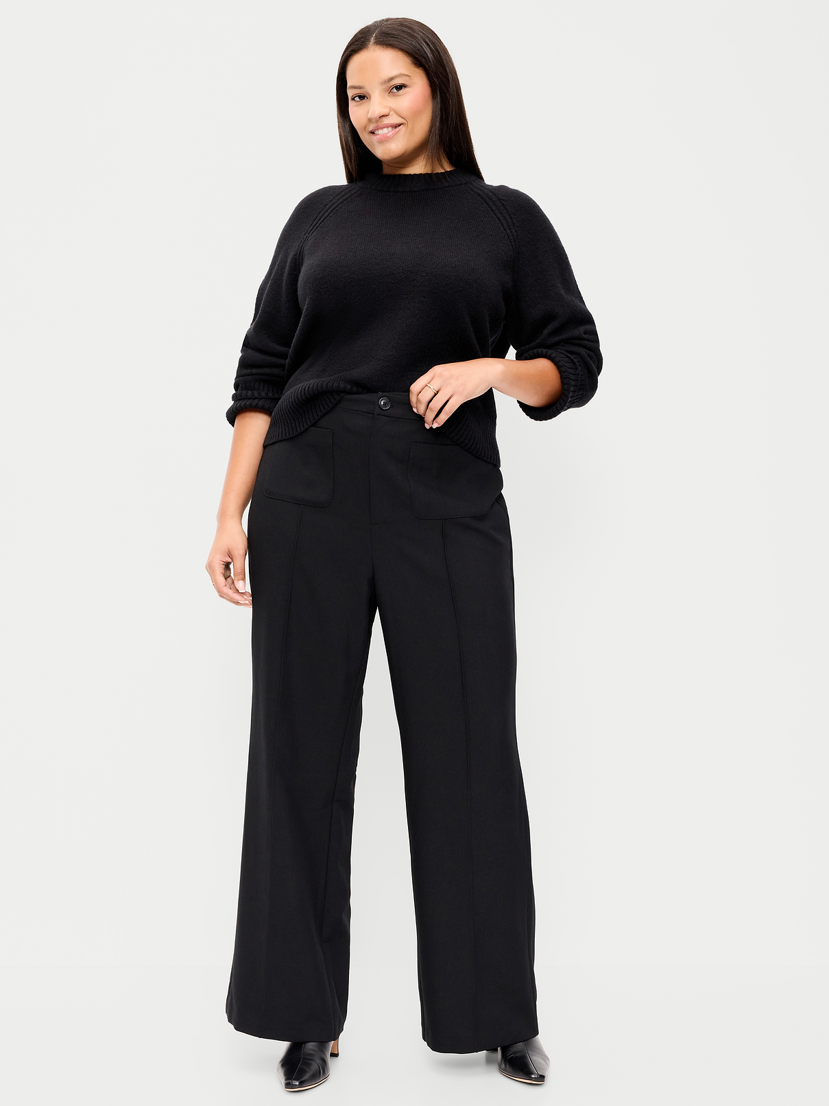 L'image numéro 7 présente Pantalon évasé à poche appliquée et taille haute