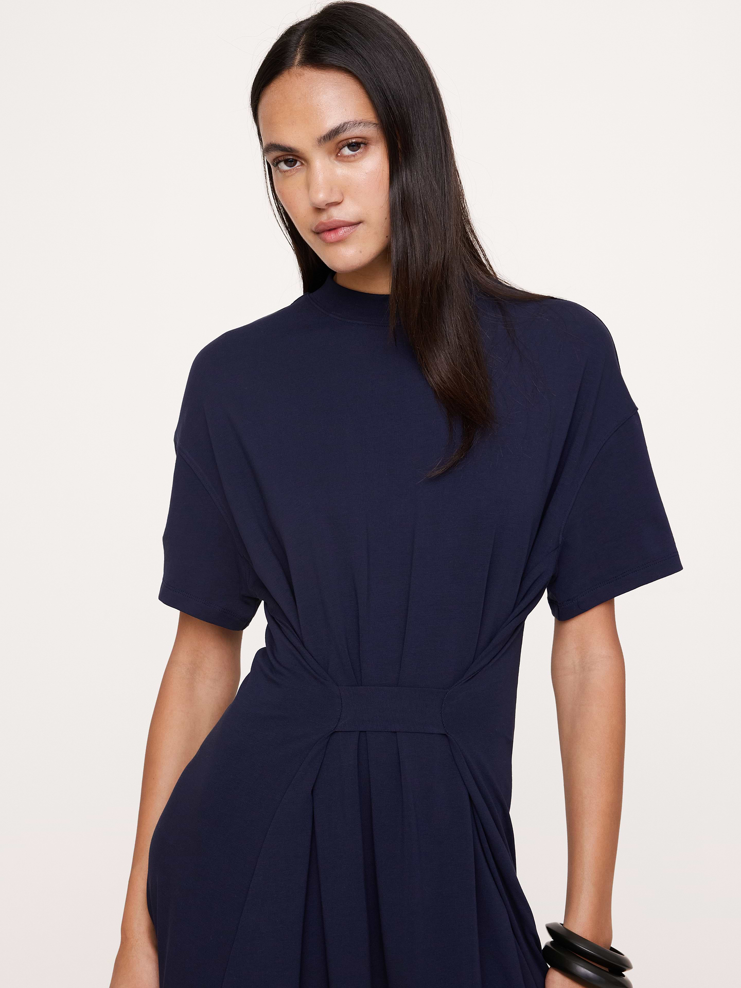 L'image numéro 6 présente Robe longue surdimensionnée en coton extensible à taille nouée