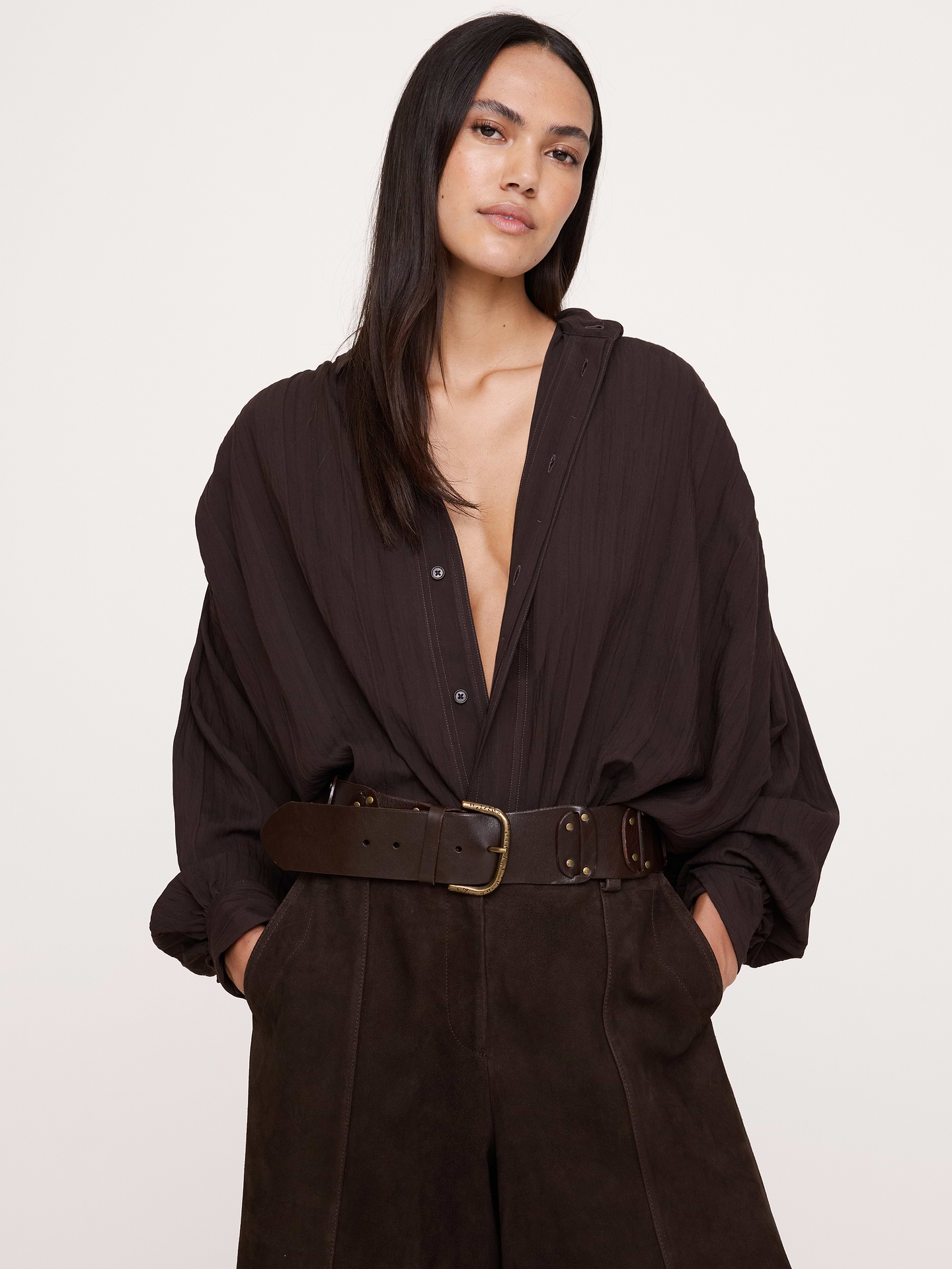 L'image numéro 2 présente Ceinture cloutée en cuir