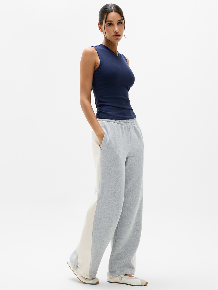 Image 1 of 5, FOR: Lounge and everyday movement, FEEL: Plush stretch fleece has a soft, brushed interior, FAVE: New and improved three-track waistband for extra support, Easy-access pockets to stash your essentials, Adjustable internal drawcord in waistband, Product #1184252