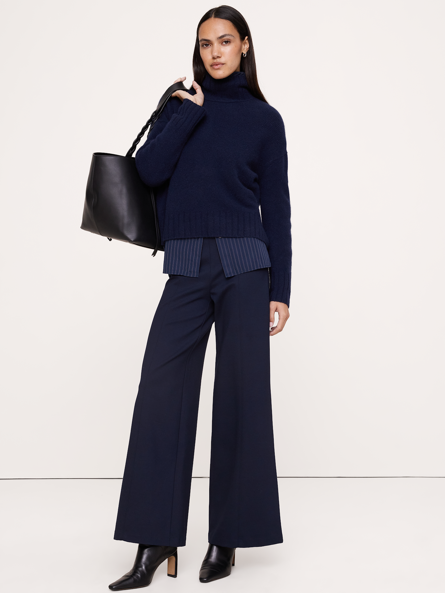 L'image numéro 1 présente Pantalon à taille haute extensible et jambe large tout-aller en tricot point de Rome