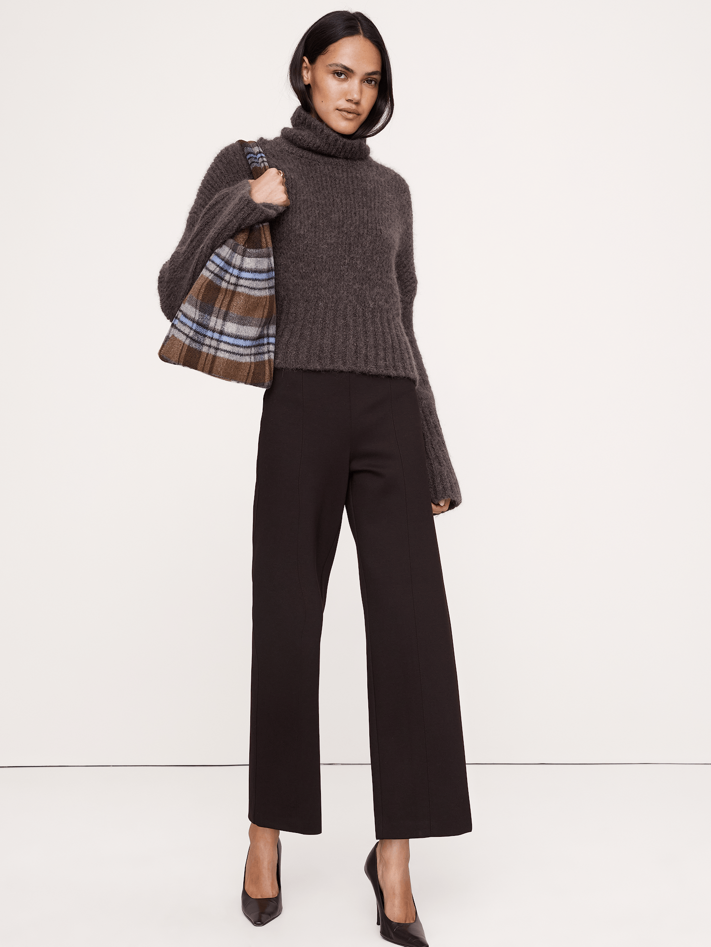L'image numéro 1 présente Pantalon droit Tout-aller en tricot point de Rome longueur cheville