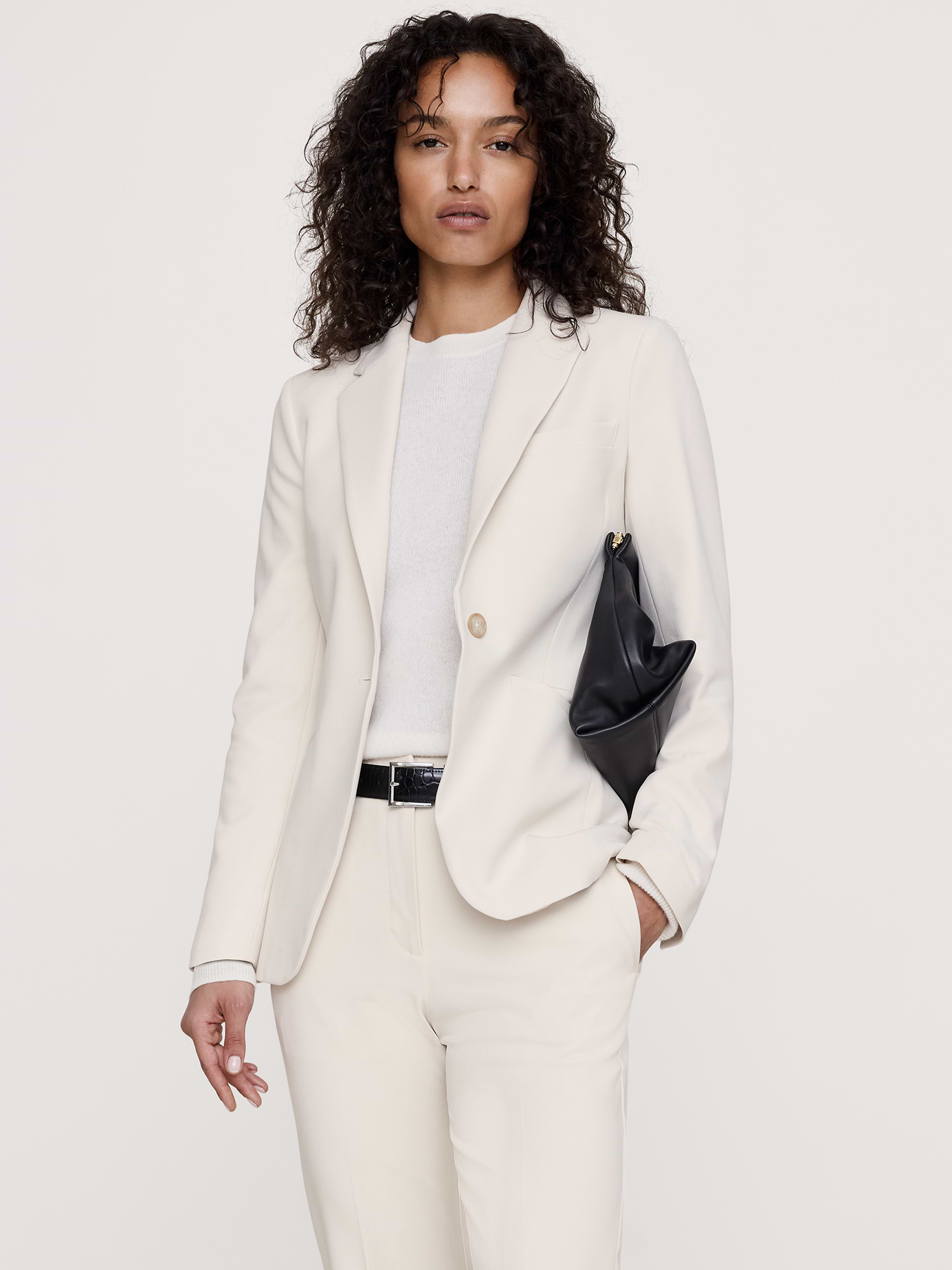 L'image numéro 4 présente Blazer étroit en tissu urbain extensible
