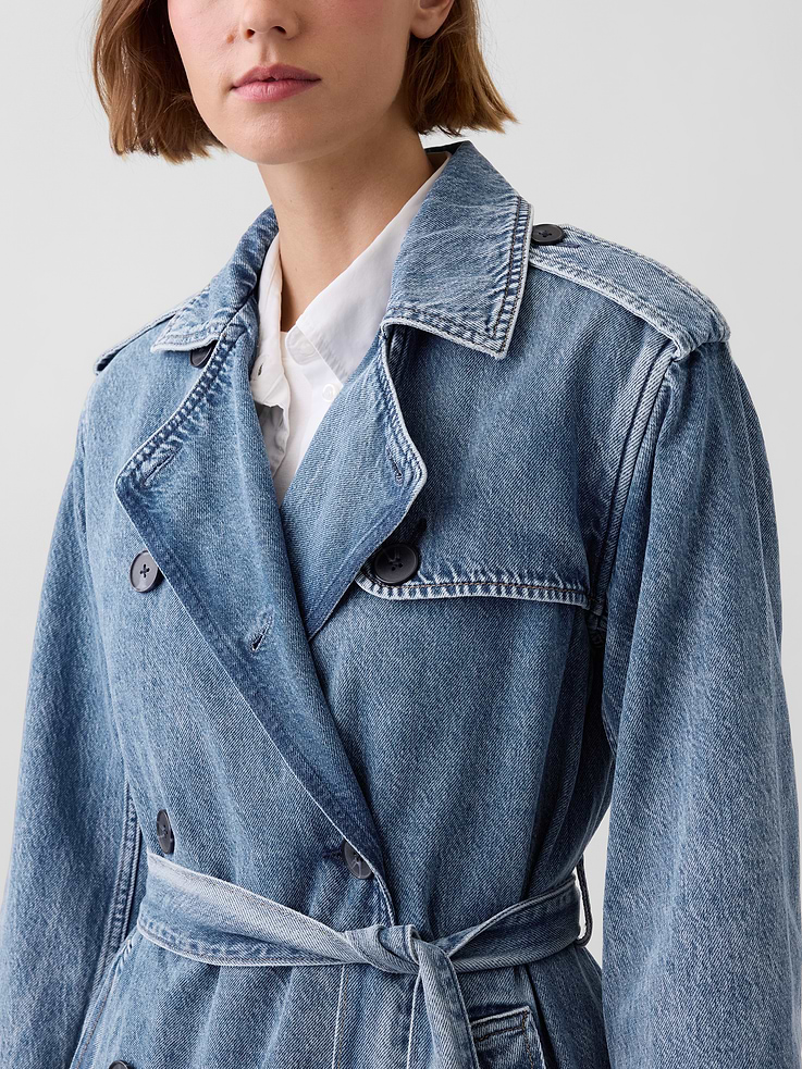 L'image numéro 5 présente Trench emblématique très long en denim
