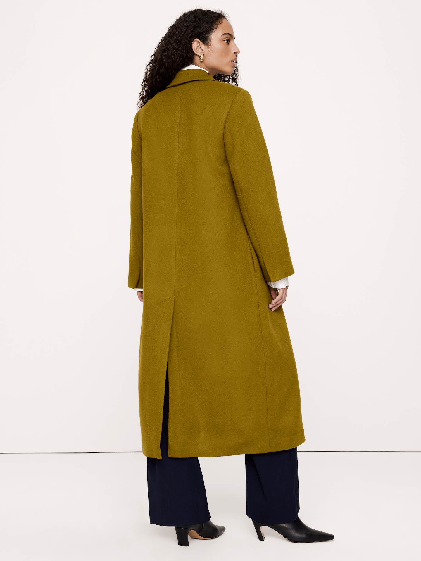 L'image numéro 3 présente Manteau portefeuille surdimensionné en laine et cachemire