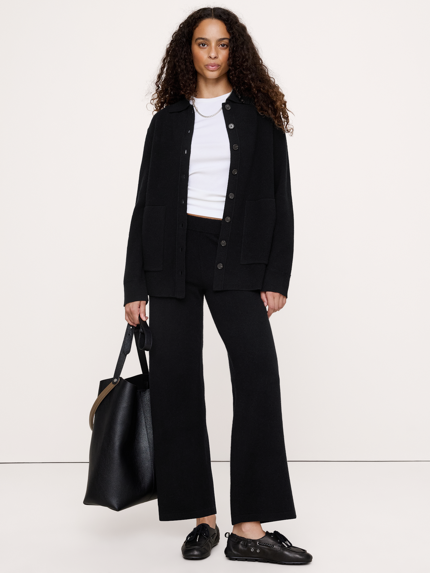 L'image numéro 3 présente Pantalon droit à taille mi-basse extensible en cachemire