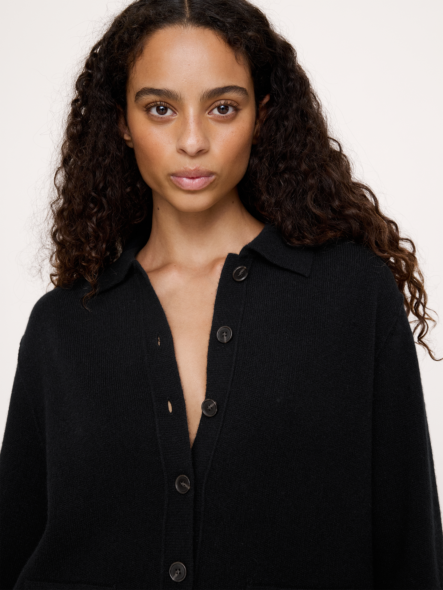 L'image numéro 4 présente Veste-chemise en cachemire