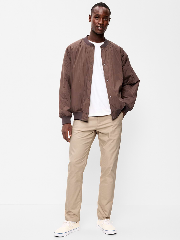 L'image numéro 1 présente Pantalon chino étroit Tech inégalé 4.0
